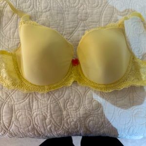 Victoria Secret yellow bra 34D